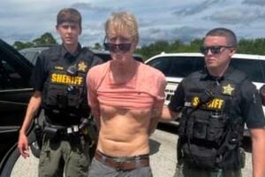 昨年9月、拘束されるライアン・ラウス容疑者。米フロリダ州のマーティン郡保安官事務所が公開した(同事務所提供、AP=共同)