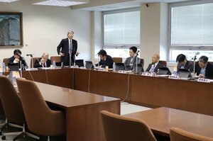 JR米坂線の復旧などについて議論を交わした建設公安委員会=10月2日、県議会