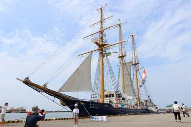 帆船「BLUEOCEANみらいへ」新潟県村上市に寄港 おっきな