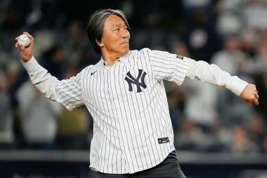 松井秀喜さん、米NYで始球式 地区シリーズ第4戦 | 新潟日報