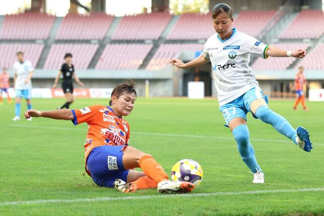 前半、攻め込むＦＷ川澄奈穂美＝ビッグスワン