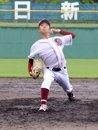 小千谷－柏崎　６回投げ、無失点に抑えた柏崎の先発池田凪＝柏崎市佐藤池