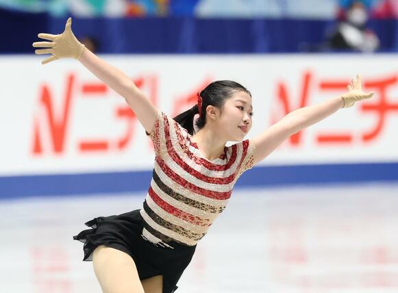 演技する中井亜美＝国立代々木競技場