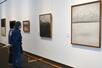 雪山に関連した作品を並べた企画展「白の原点を求めて」＝南魚沼市上薬師堂