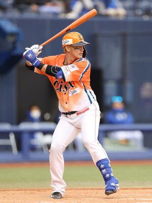 七回に代打で登場したオイシックスの陽岱鋼=エコスタ(写真映像部・大橋奎介)