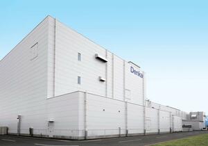 デンカが設備増強を行った五泉事業所鏡田工場=五泉市(デンカ提供)