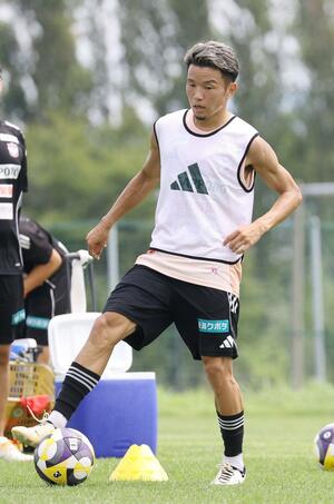 第２６節川崎戦で先制点の起点となったＭＦ小原基樹＝聖籠町