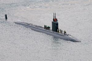 　２３日、韓国・釜山に入港する米海軍の原子力潜水艦「グリーンビル」（聯合＝共同）