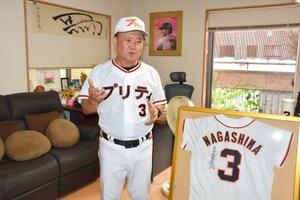 故長嶋茂雄さんとの思い出を振り返るプリティ長嶋さん=10月、千葉県市川市