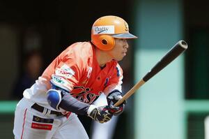 4回1死一、三塁 篠田大聖が右前に適時打を放ち、2-0=みどり森(写真映像部・大橋奎介)