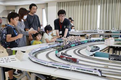 本物そっくりのジオラマや鉄道模型に「すごい！」と歓声 柏崎で