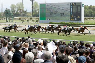 新潟競馬場が開設60年、節目の「春」開幕！来場1万7000人 俳優風間俊介