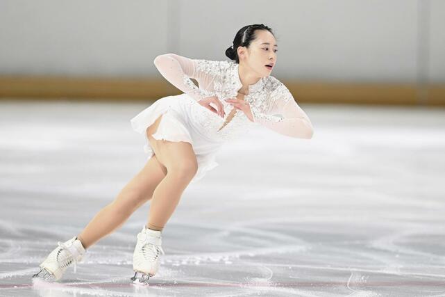 成年女子SP 演技する岡山・三宅咲綺=フラット八戸