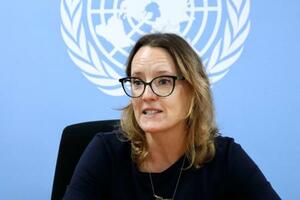 　２５日、レバノンの首都ベイルートで取材に応じるＵＮＩＦＩＬのアーディル報道官（共同）