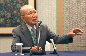 減胎手術について記者会見する諏訪マタニティークリニックの根津八紘院長=29日午後、名古屋市