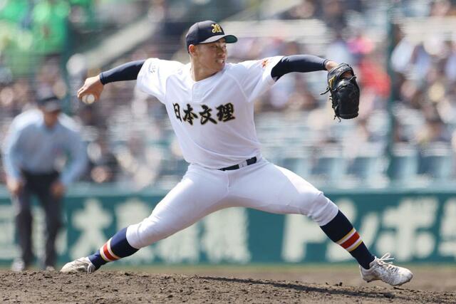 高知農－日本文理　８回から救援した、日本文理の２番手箕浦環太＝２１日、阪神甲子園球場