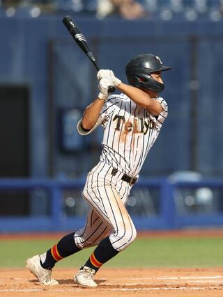 新潟明訓－帝京長岡　６回裏、帝京長岡の有馬凛空が適時打を放ち５－１＝エコスタ